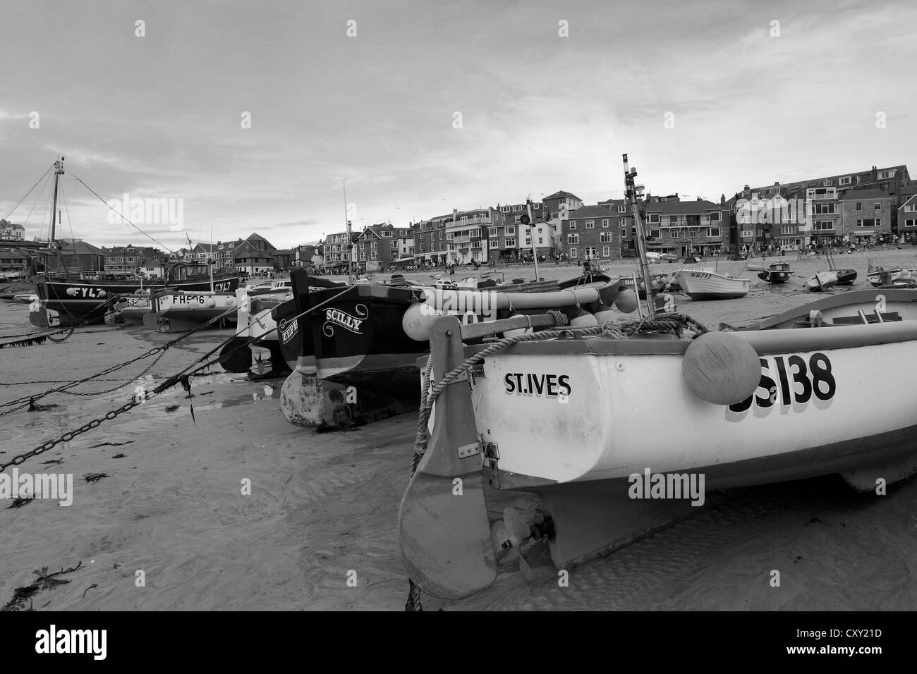 Fishing boats uk seaside Black and White Stock Photos & Images - Alamy