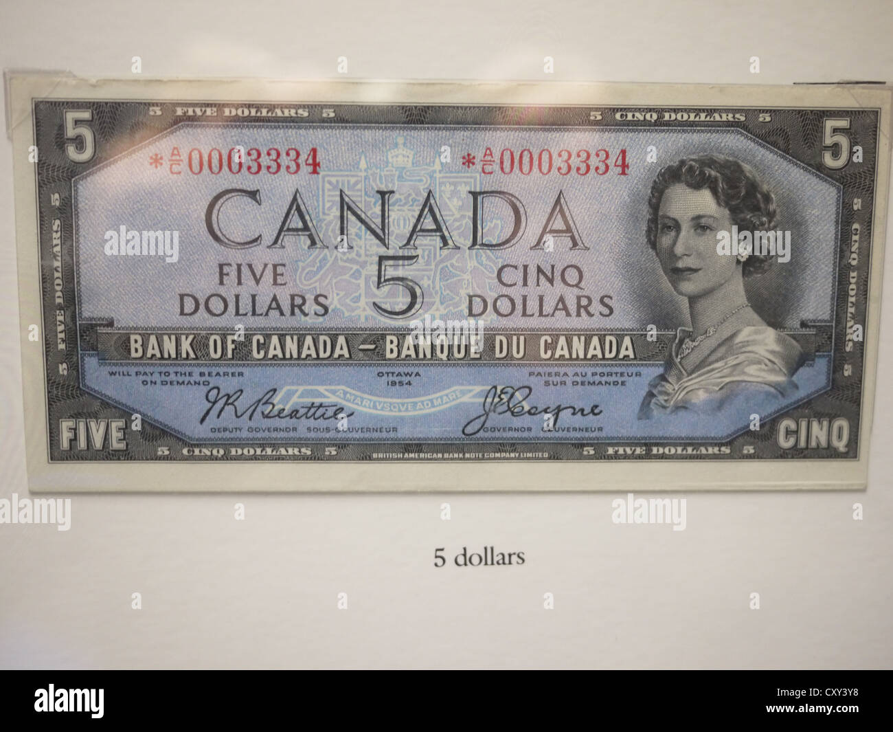 Canada five dollars hi-res stock photography and images - Alamy