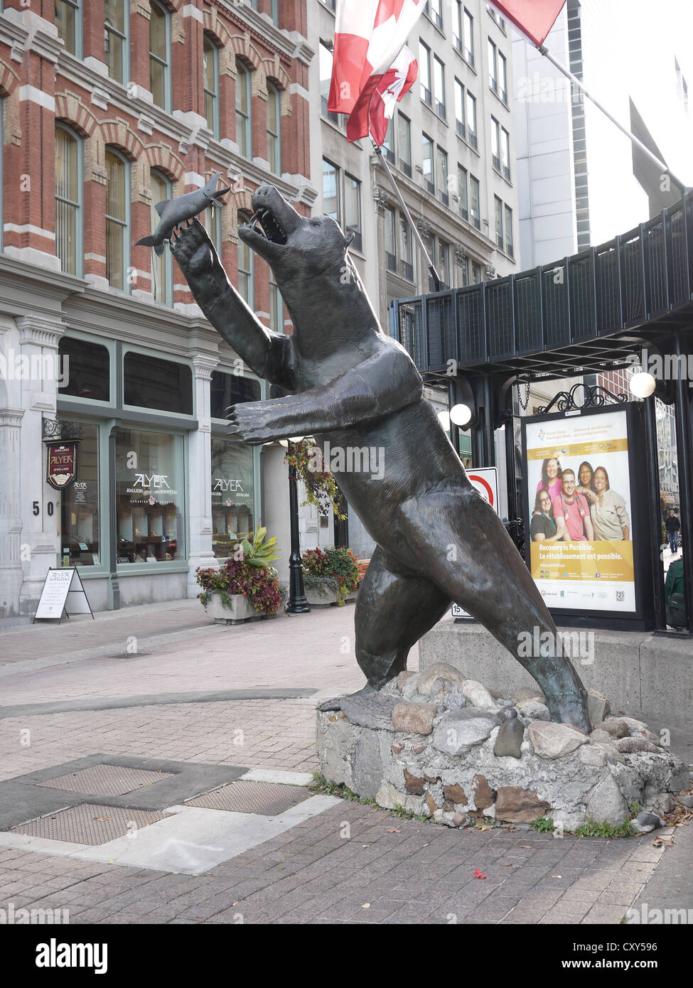 Ottawa Bronze Statue Bear eating fish sparks street Stock Photo Alamy