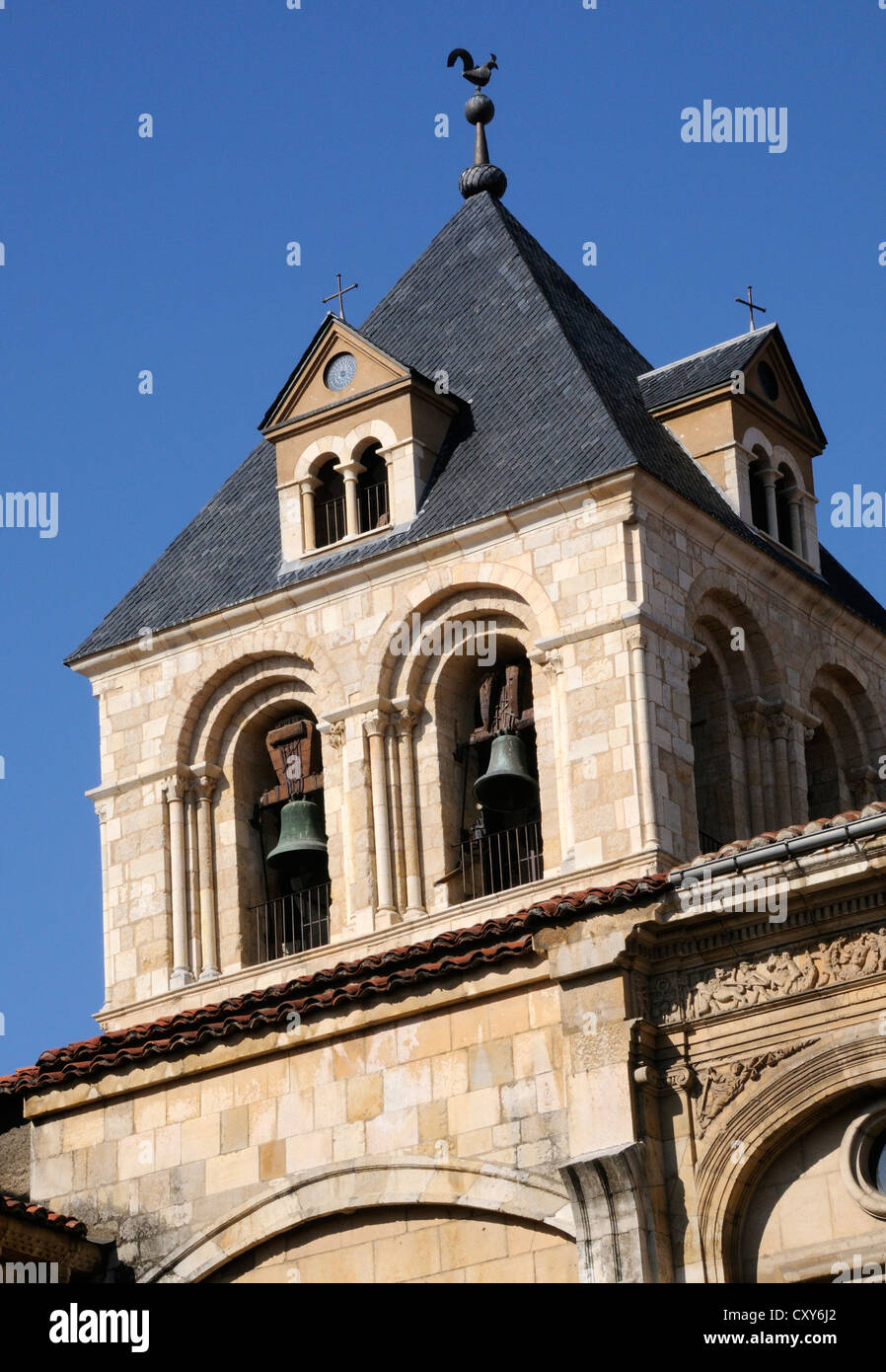 South west bell tower of Basilica de San Isidoro. Plaza San Isidoro, Leon, Castilla y Leon, Spain Stock Photo