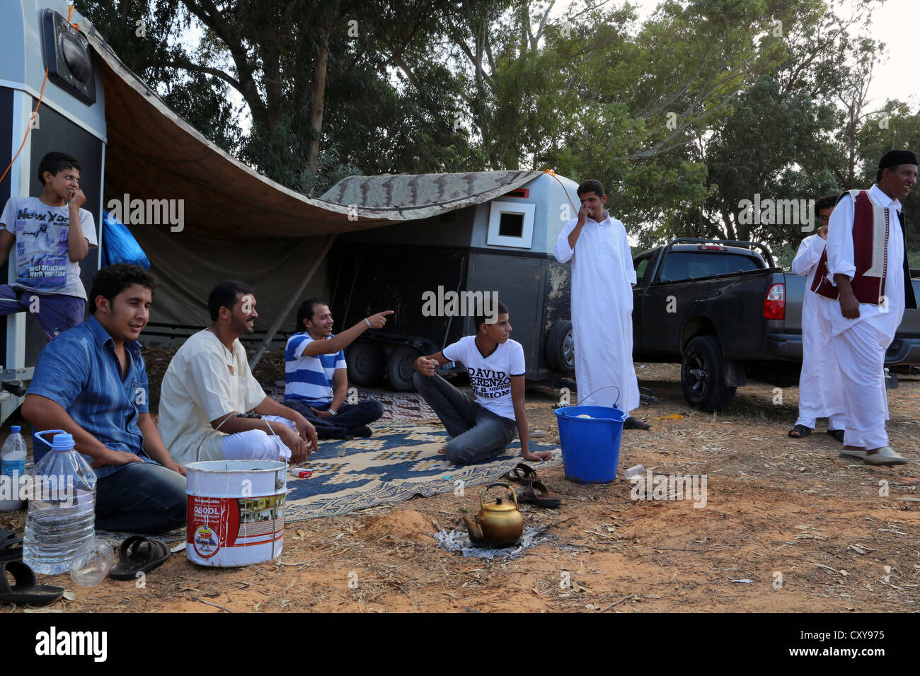 Libya, Bedouins, preparing tea Stock Photo