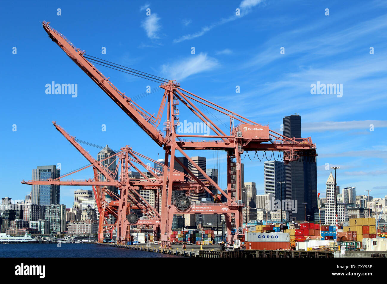 Seafront and harbor docks and dockyard, Elliott Bay State, Seattle, Washington, USA Stock Photo
