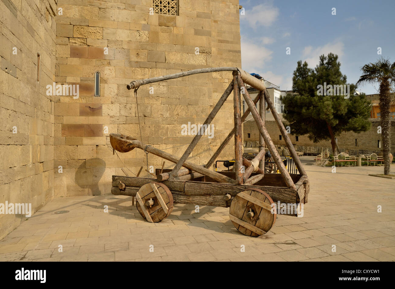 Medieval catapult in front of the Palace of the Shirvanshahs from the 14th century, Baku, Azerbaijan, Caucasus, Middle East Stock Photo