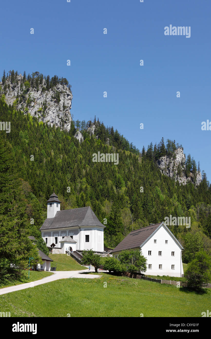 Church and the mountain climbers' cemetery in Johnsbach, Gesaeuse region, Ennstaler Alps, Upper Styria, Styria, Austria, Europe Stock Photo