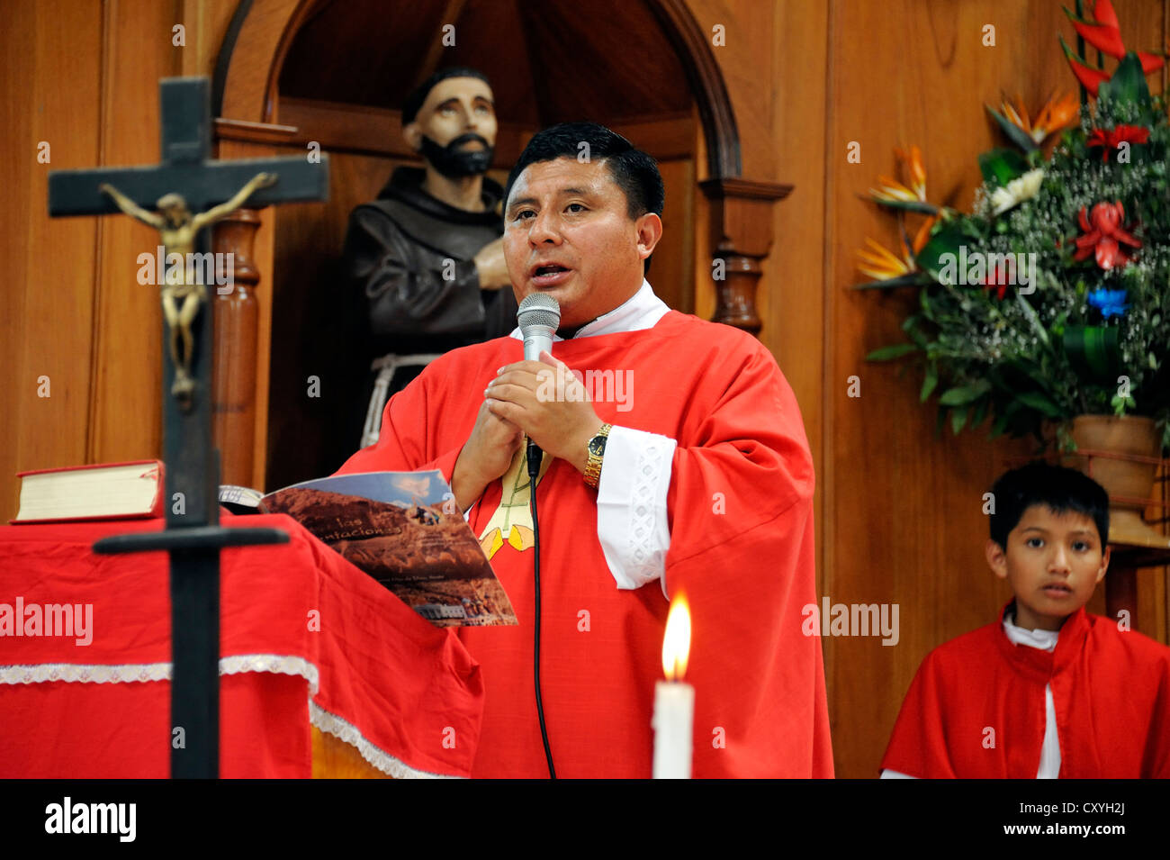 Whitsun mass, preaching, Dios Con Nosotros church parish, El Mesquital, Guatemala City, Guatemala, Central America Stock Photo