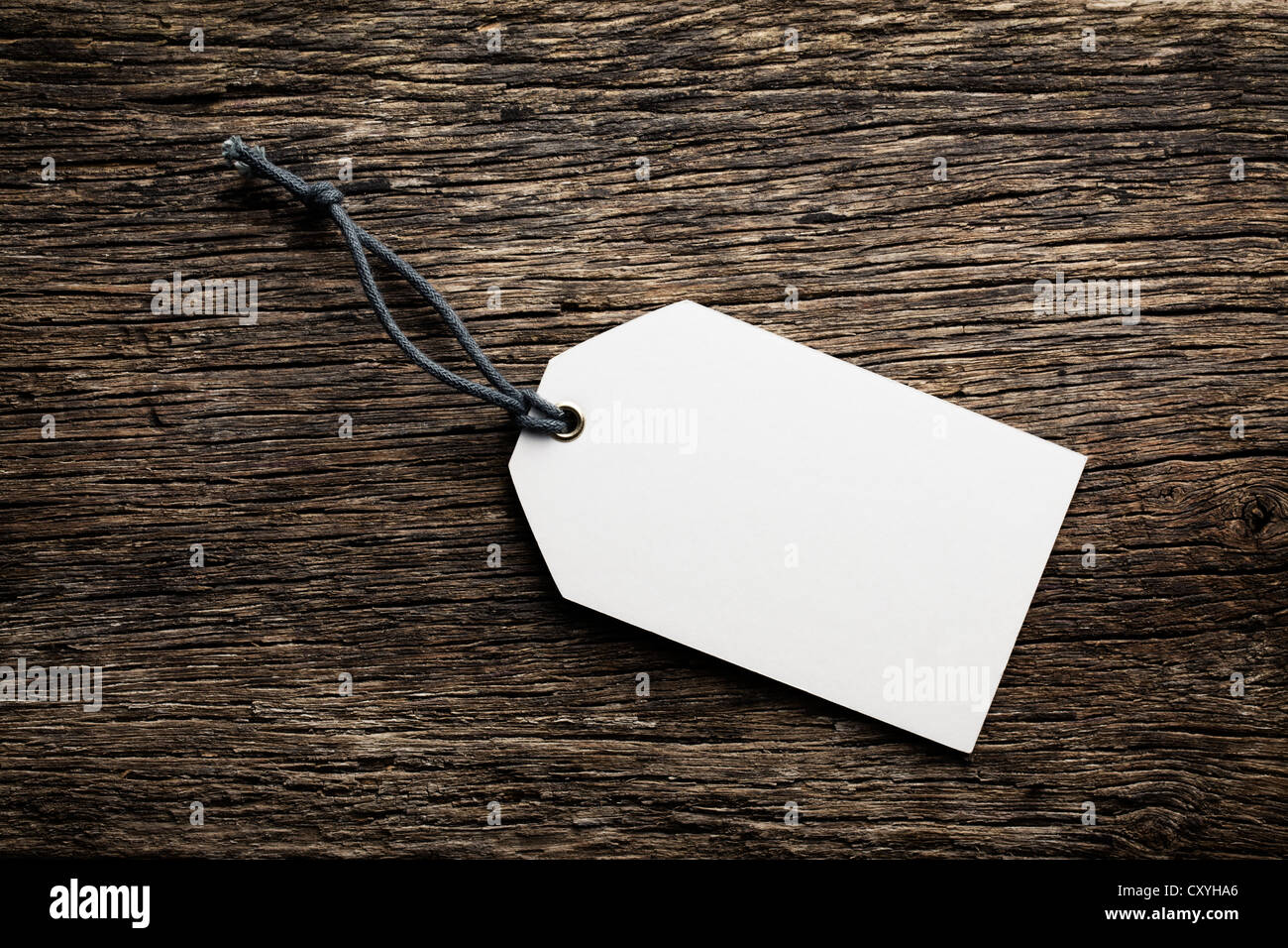 the blank price tag label on wooden background Stock Photo - Alamy