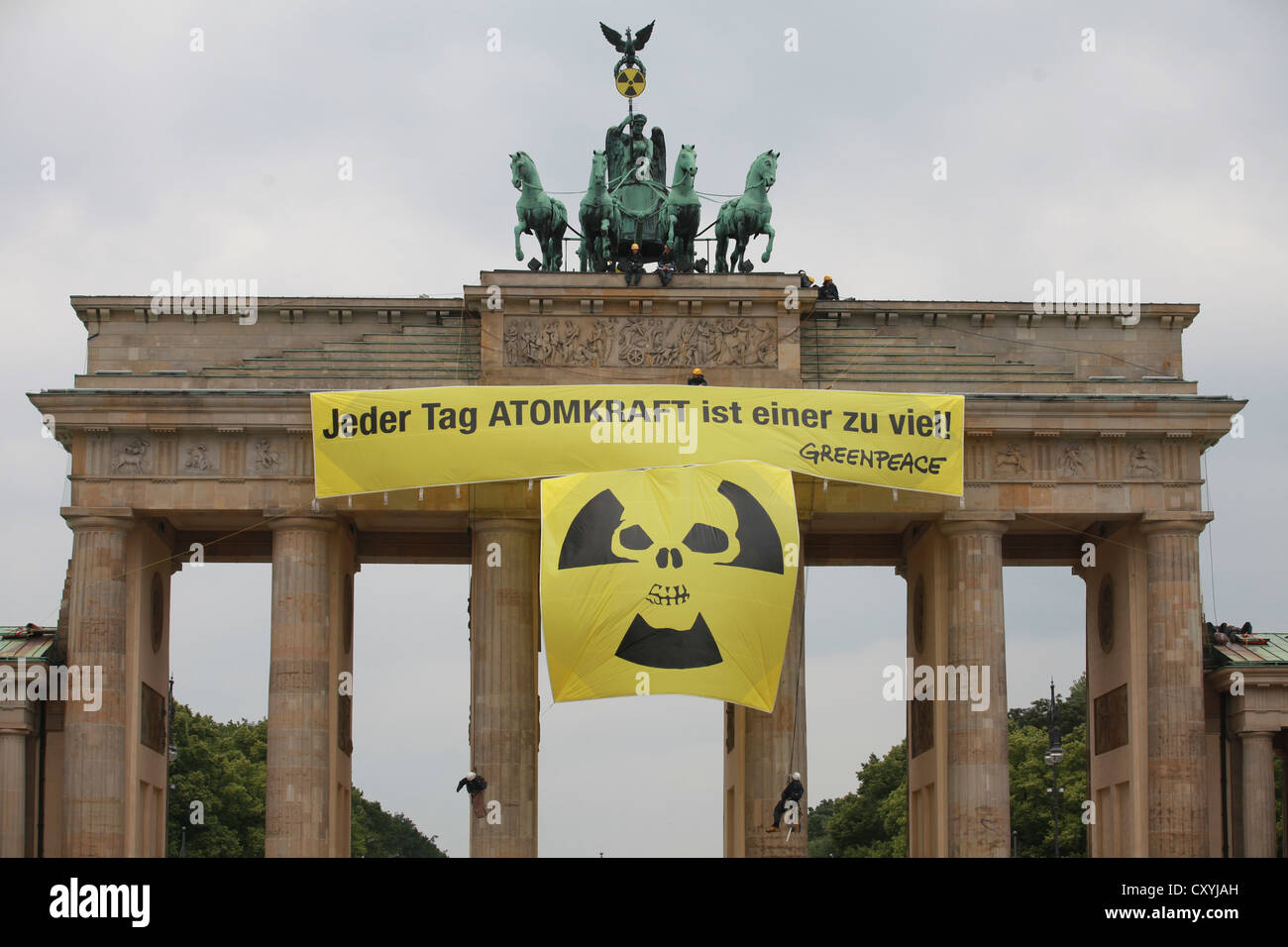 Protest against nuclear power, Greenpeace activists occupy the Brandenburg Gate, Berlin Stock Photo