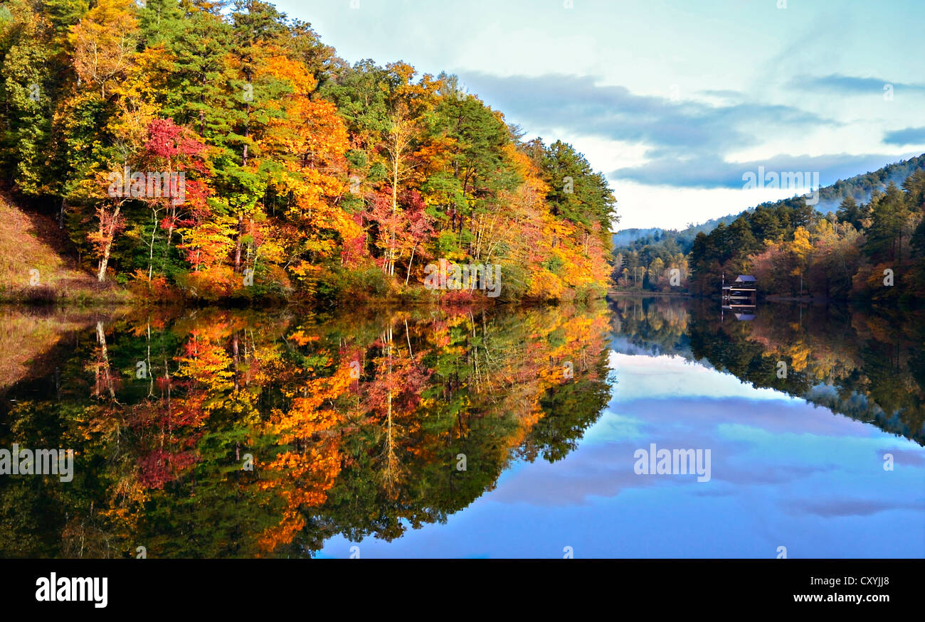 Colorful lake reflections hi-res stock photography and images - Alamy