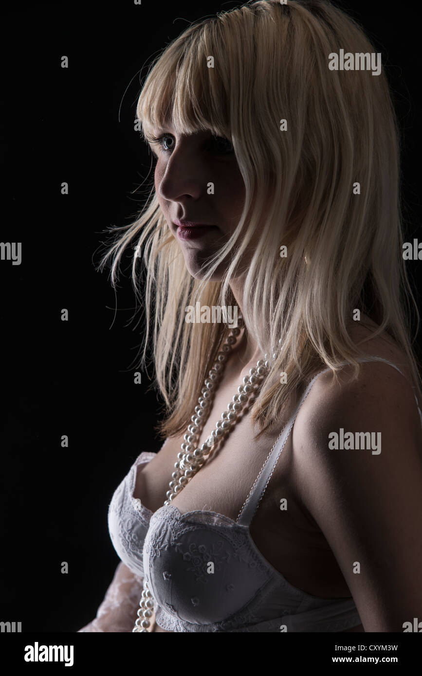 White Lingerie Pearl Necklace
