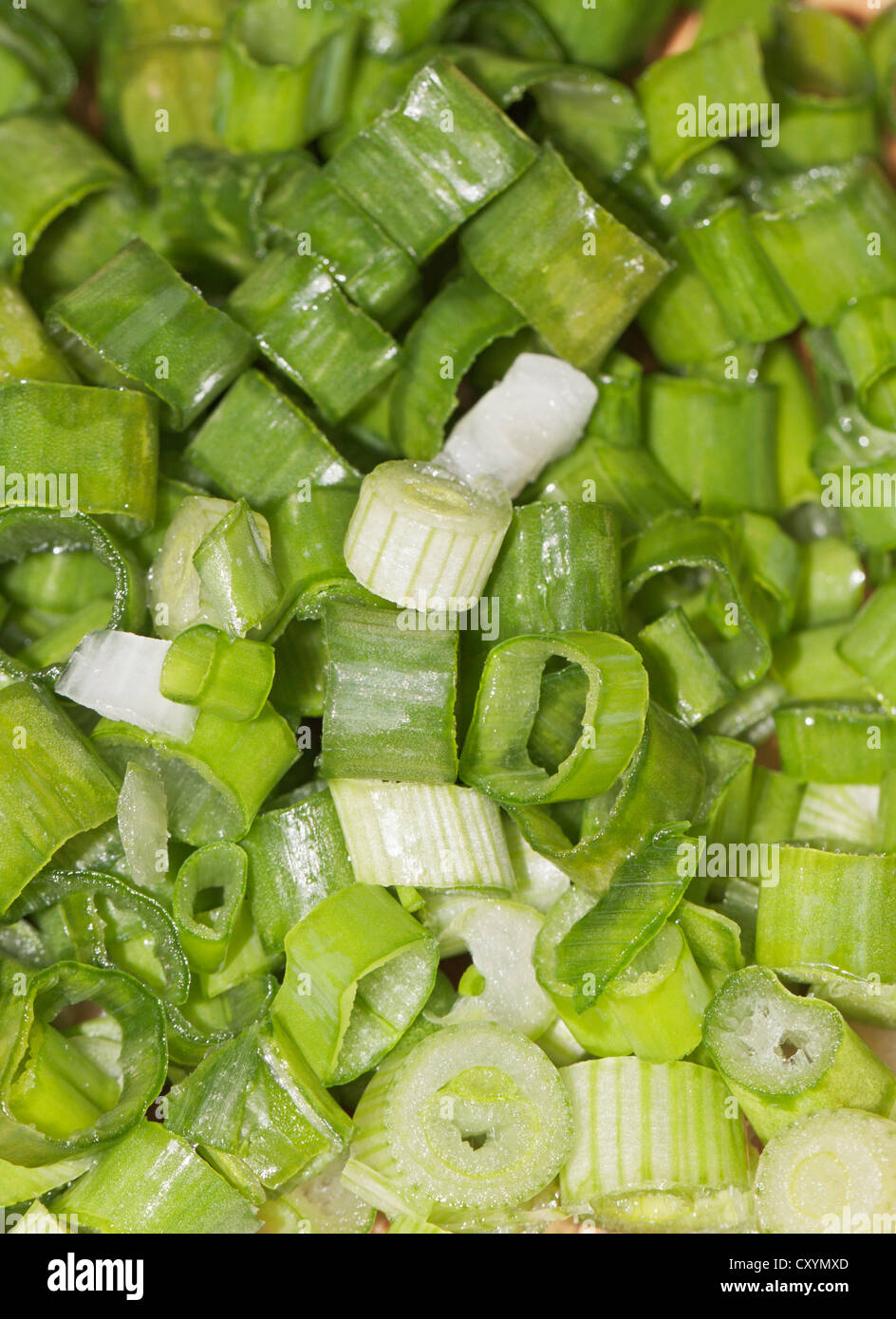 Sliced scallion spring onion green hi-res stock photography and images ...