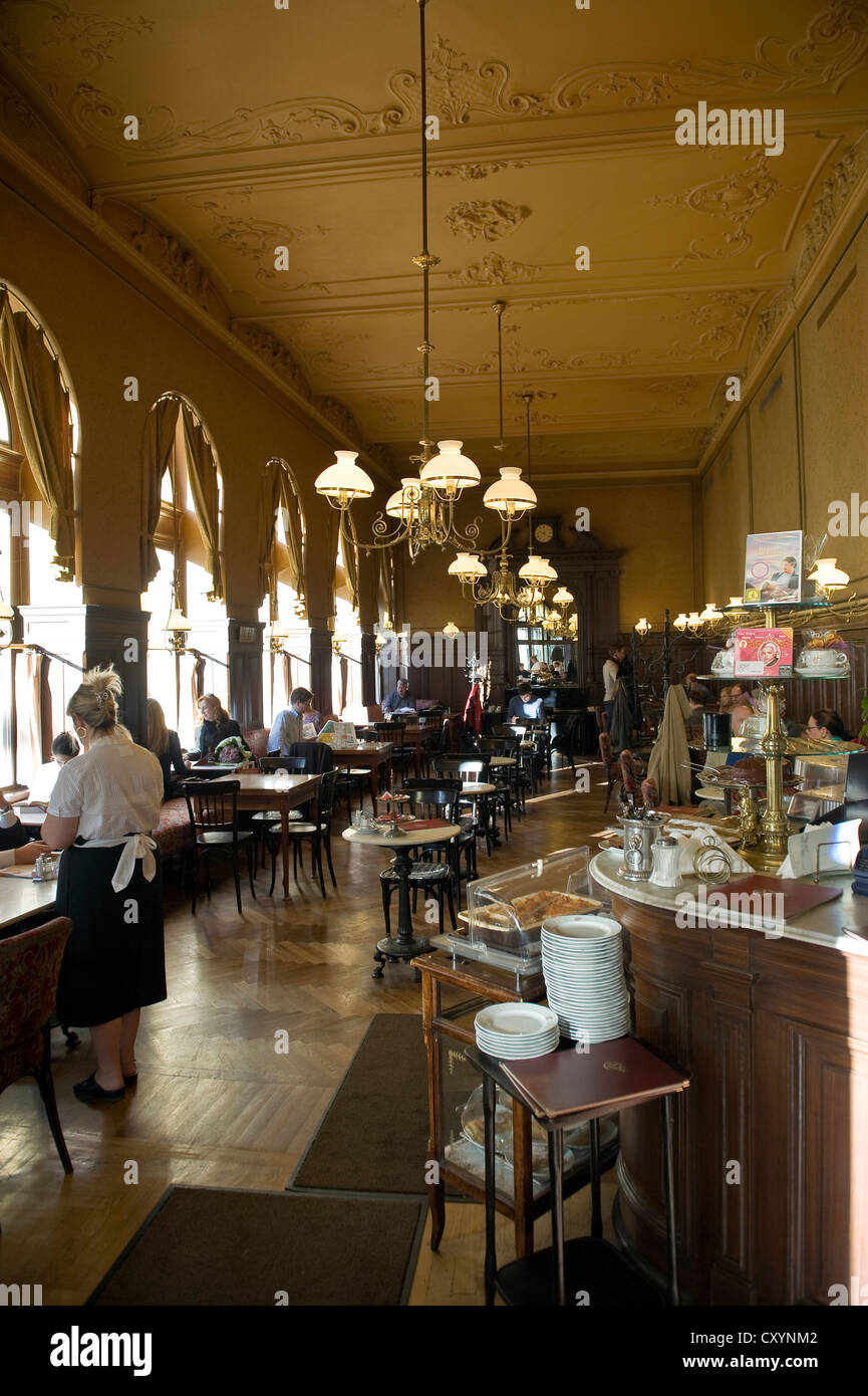 Viennese Cafe Stock Photos & Viennese Cafe Stock Images - Alamy