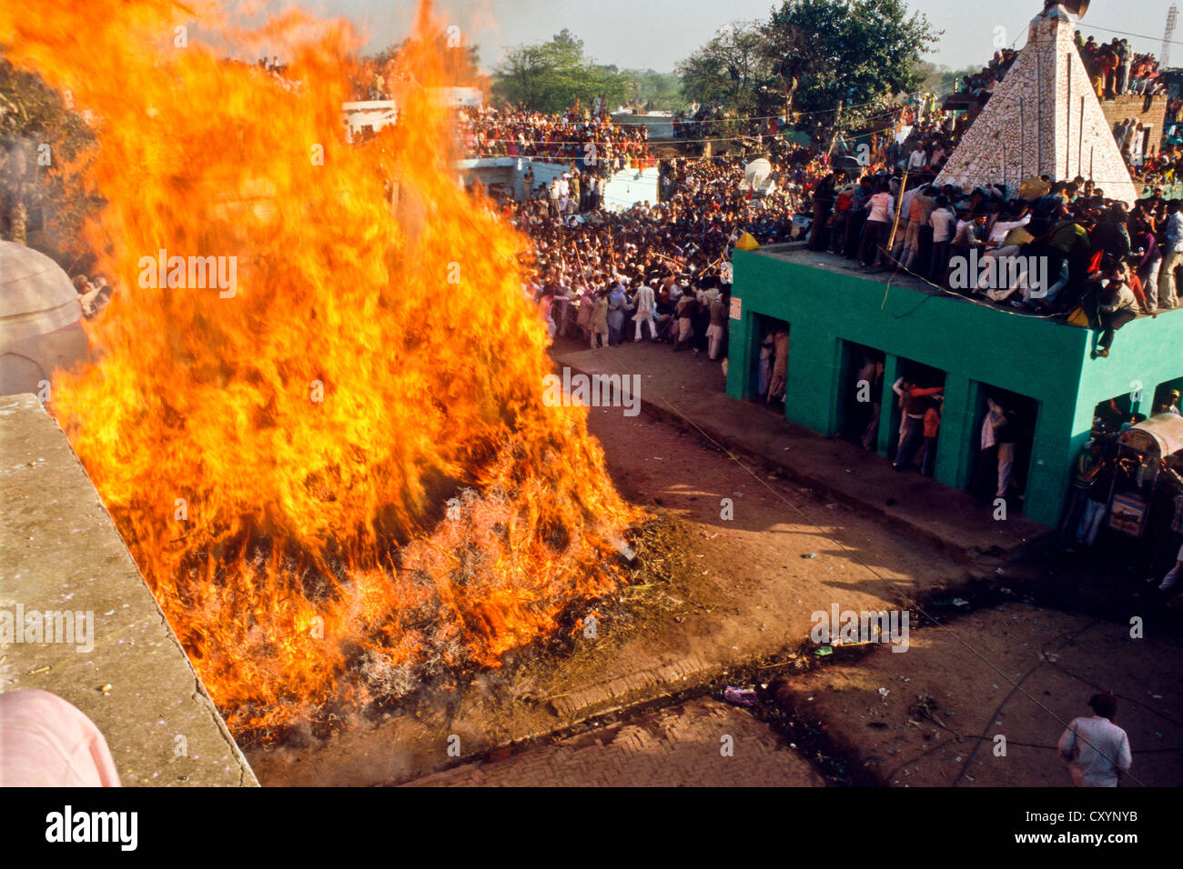 Fire during Holi Festival, in Phalen, Vrindaban, Uttar Pradesh, India, Asia Stock Photo