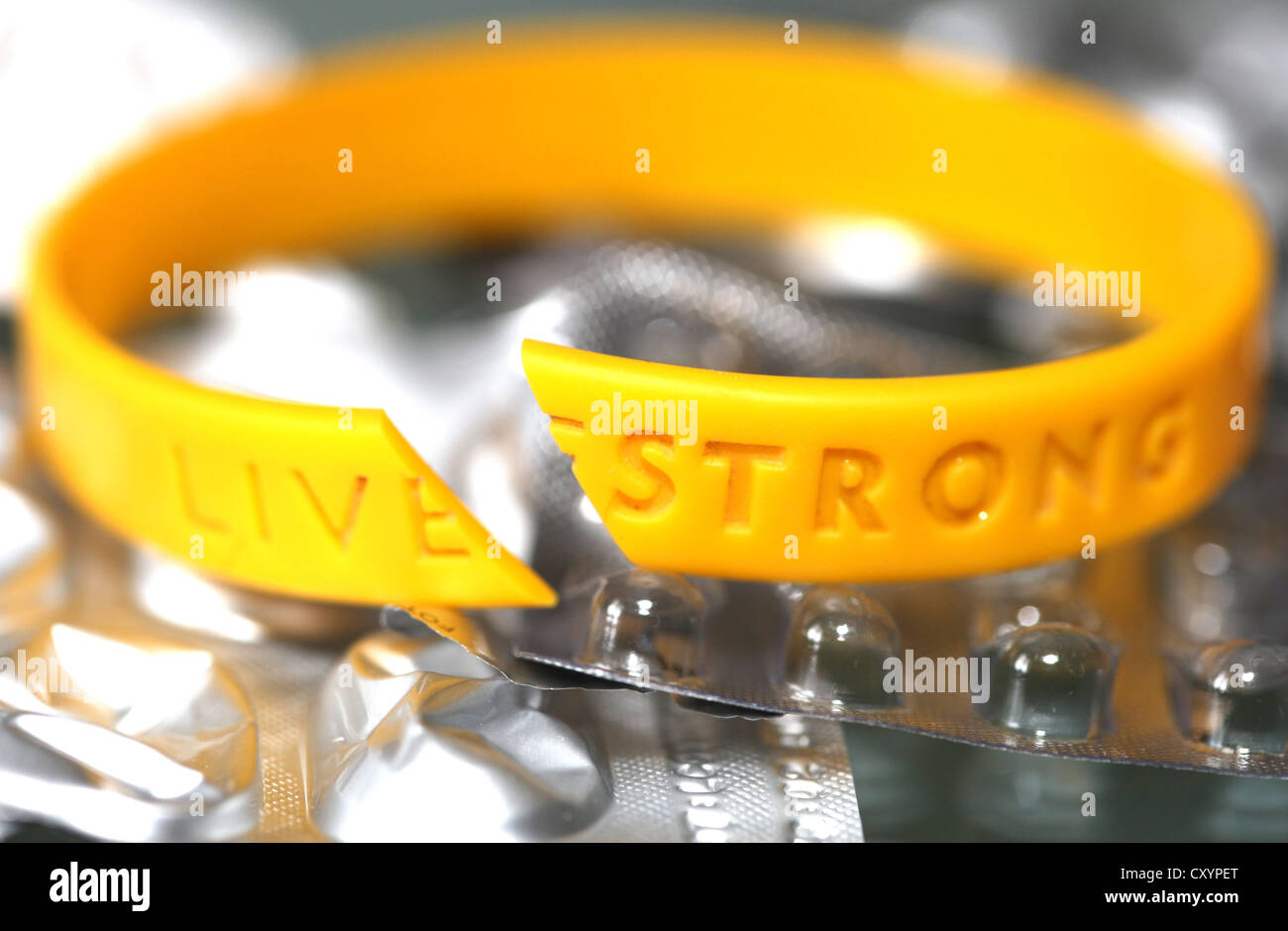 Livestrong bracelet hi-res stock photography and images - Alamy