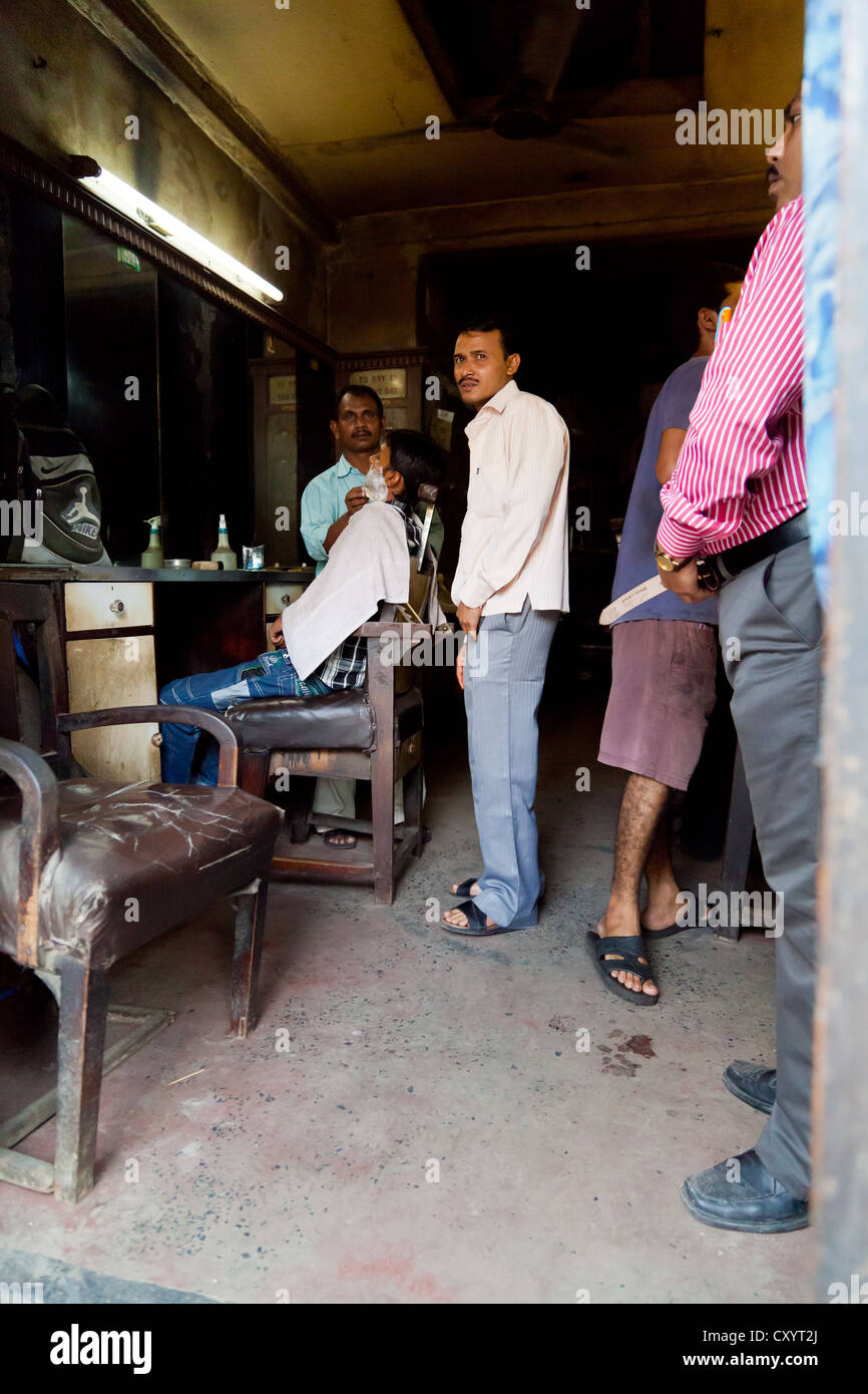Kolkata: As COVID-19 restrictions lessen, customers steadily return to  salons | Kolkata News