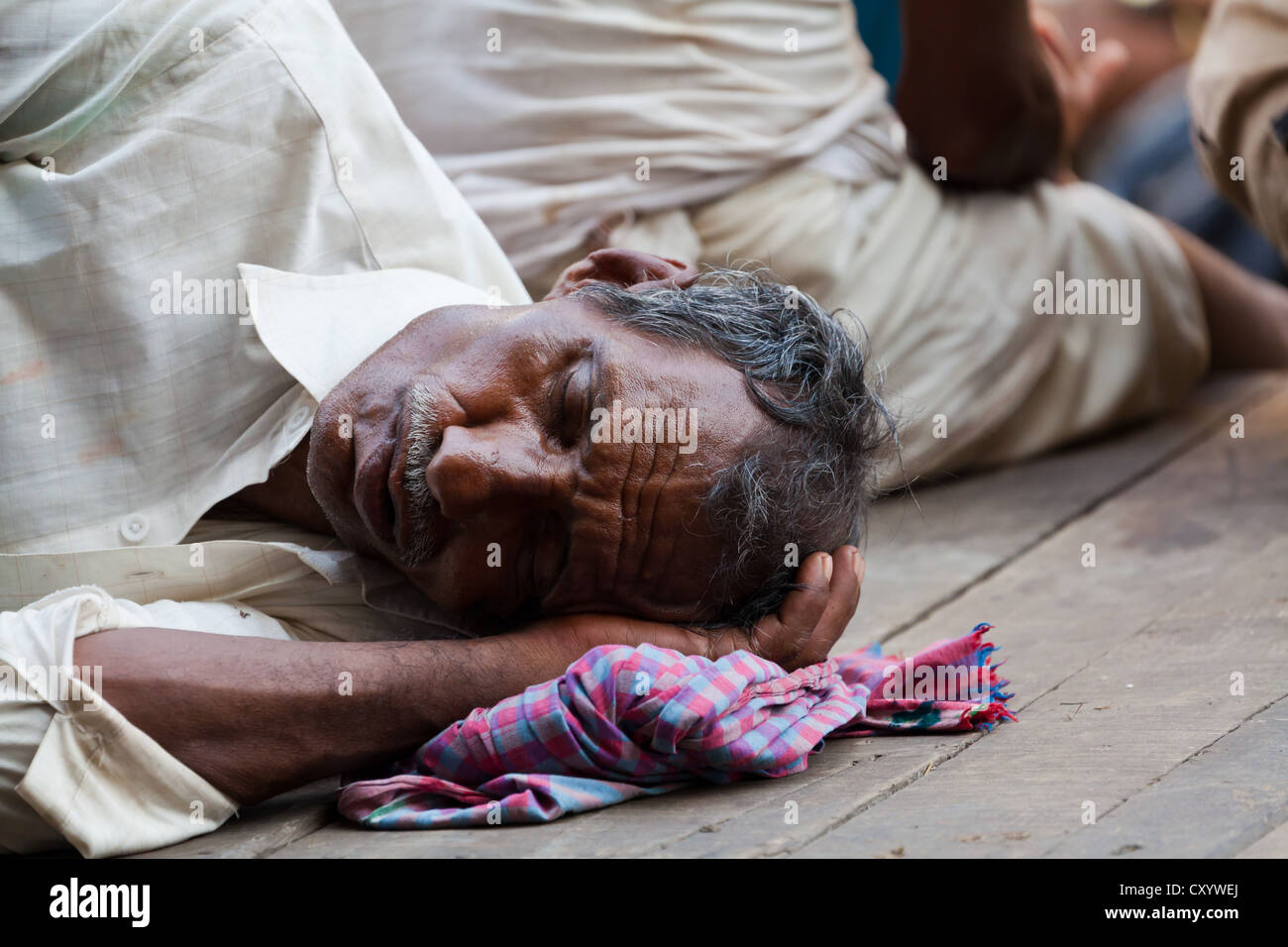 Sleeping Man on Wooden Boards in Kolkata, Indi Stock Photo