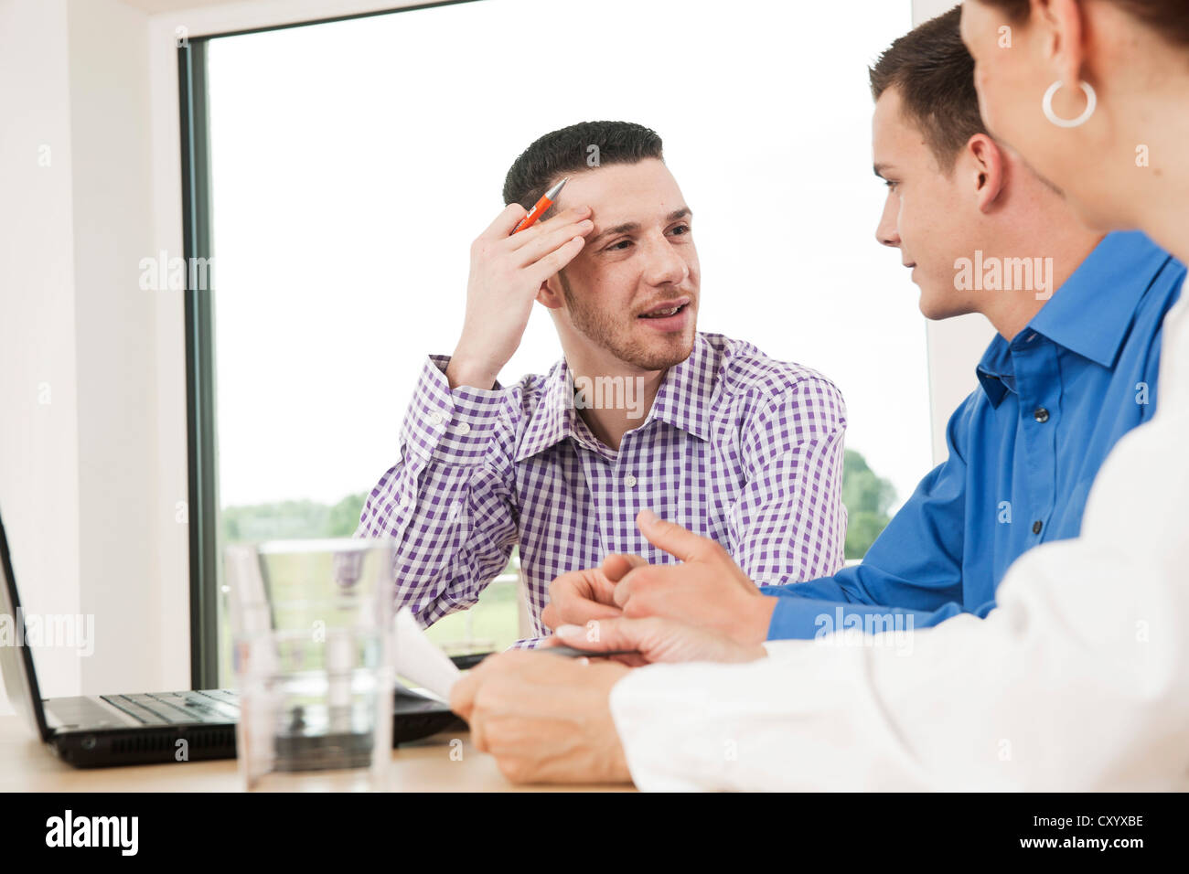 Team business meeting hi-res stock photography and images - Alamy
