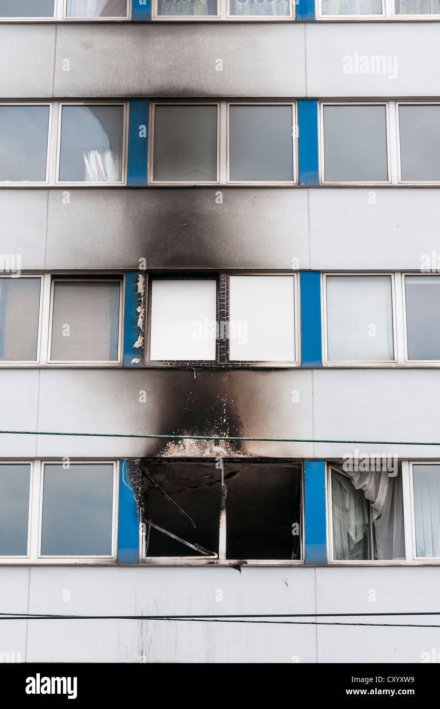 Destroyed house facades hi-res stock photography and images - Alamy