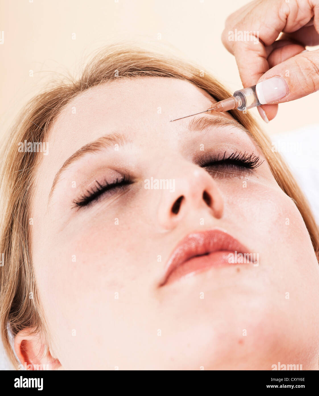 Syringe on the face of a patient, Botox treatment Stock Photo Alamy
