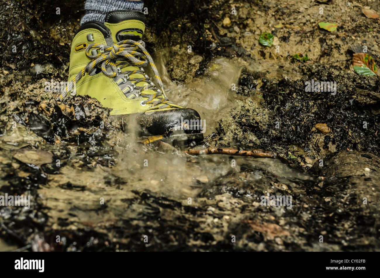 boots for hiking in mud