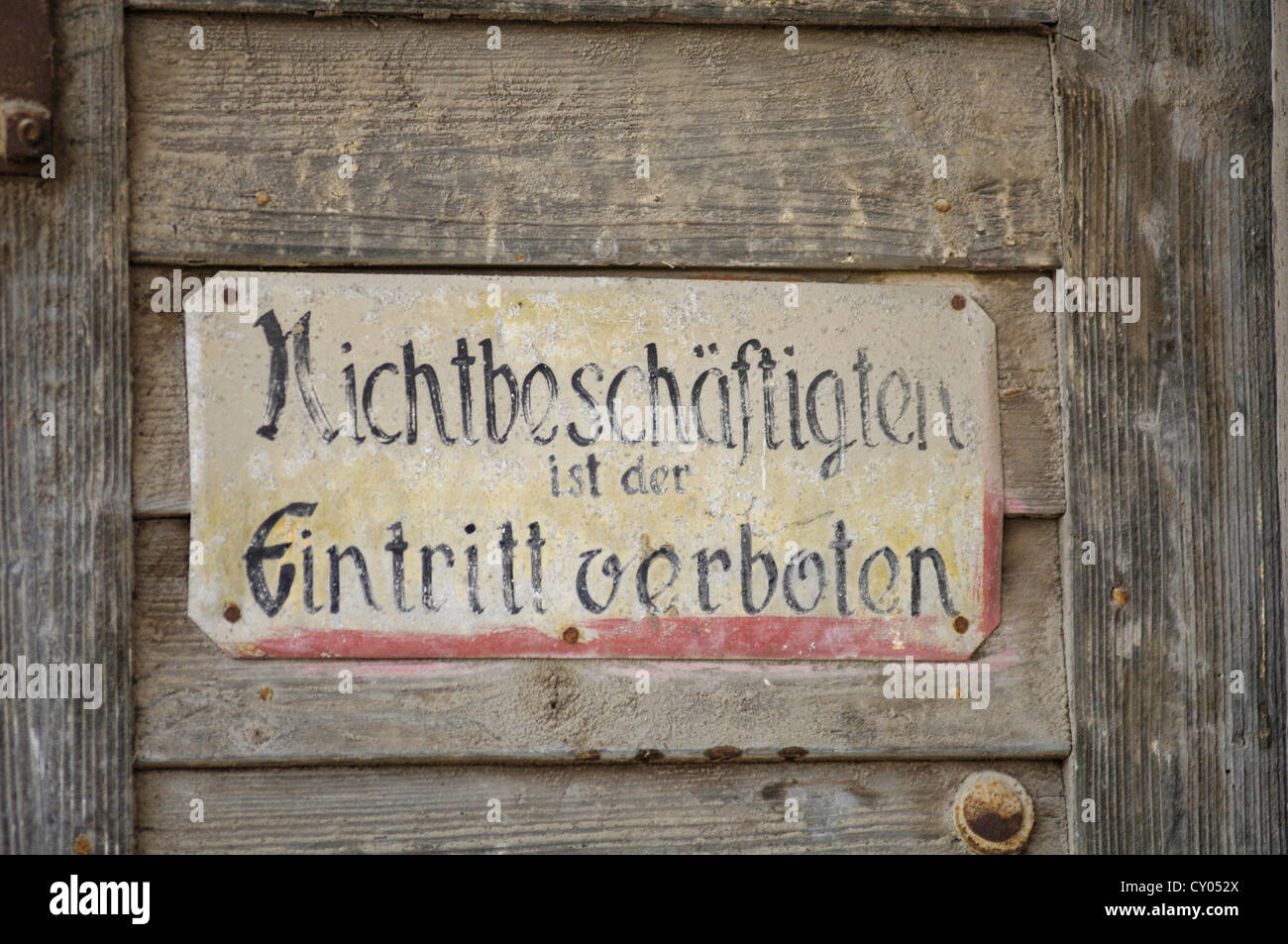Old sign 'Nichtbeschaeftigten ist der Eintritt verboten', German for 'employees only' Stock Photo