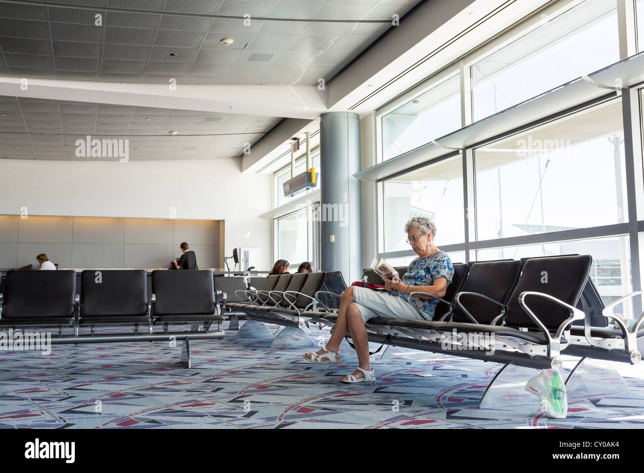 Reading waiting airport hi-res stock photography and images - Alamy