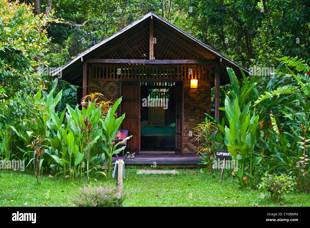 CLIFF HOUSE 1 at OUR JUNGLE HOUSE a lodge in the rainforest near KHAO SOK NATIONAL PARK - SURATHANI PROVENCE, THAILAND Stock Photo
