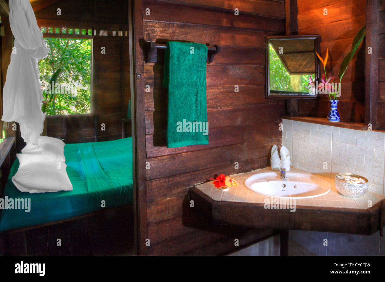 A bathroom in one of the TREE HOUSES at OUR JUNGLE HOUSE a lodge near KHAO SOK NATIONAL PARK - SURATHANI PROVENCE, THAILAND Stock Photo