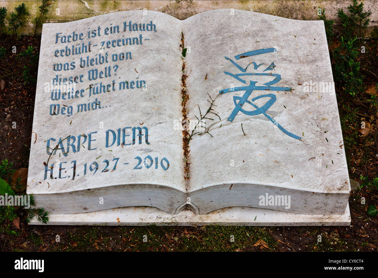 Stone book inscribed with carpe diem at the Historical Cemetery in Weimar, Thuringia Stock Photo