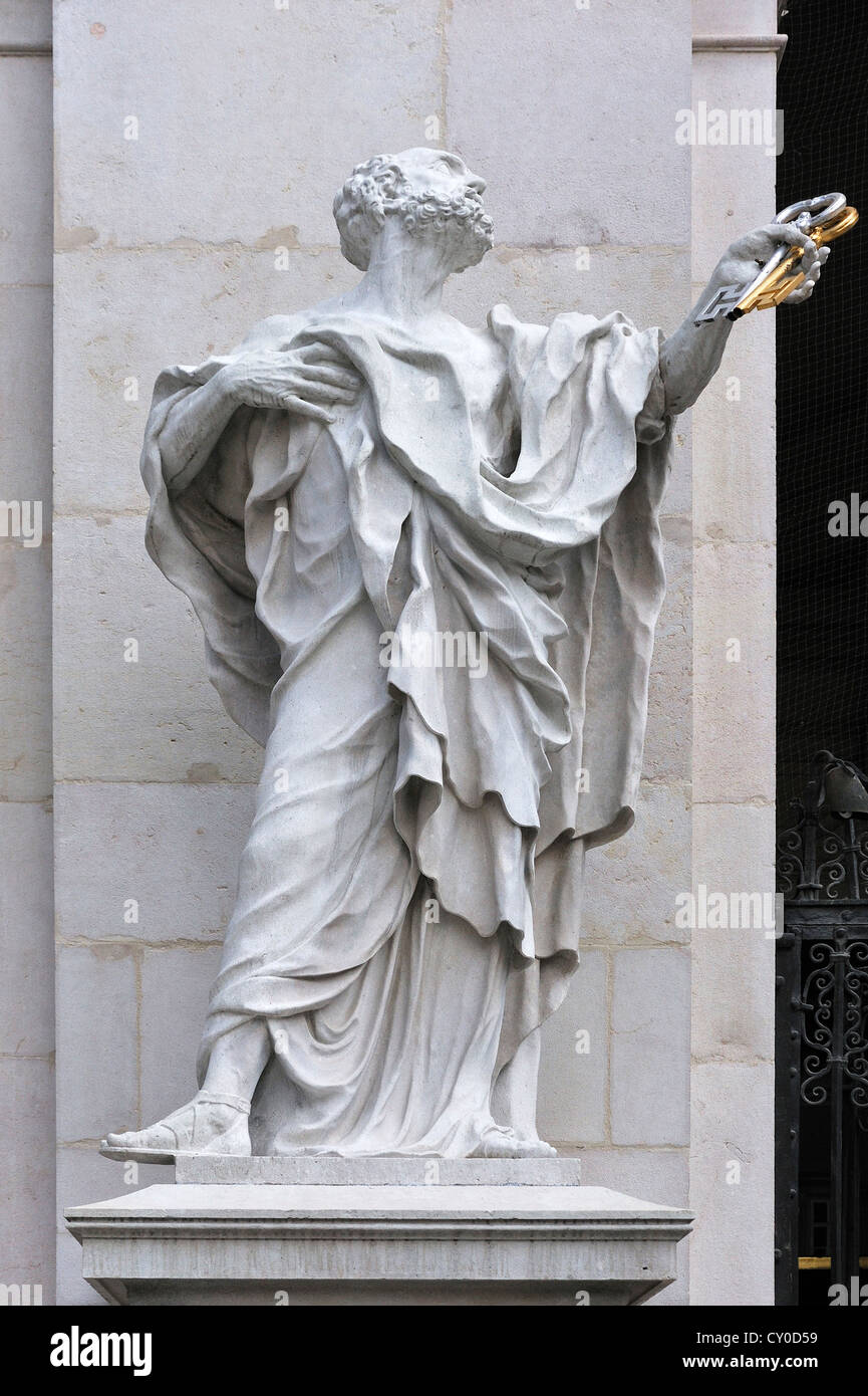 Monumental sculpture of St. Peter with the keys, outside Salzburg Cathedral, created 1697-1698 by Bernhard Michael Mandl Stock Photo