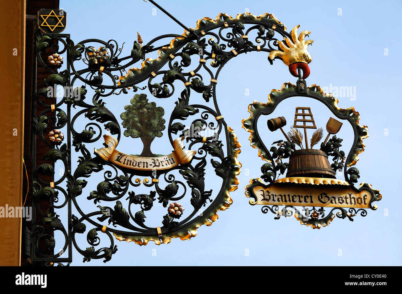 Artfully wrought guest house sign of the Linden-Braeu Brauerei-Gasthof, Am Bach 3, Grafenberg, Upper Franconia, Bavaria Stock Photo