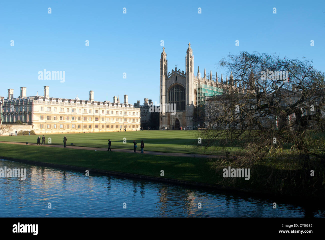 Old Court of Clare College and Kings College Chapel next to the Cam with people walking on the bank Stock Photo