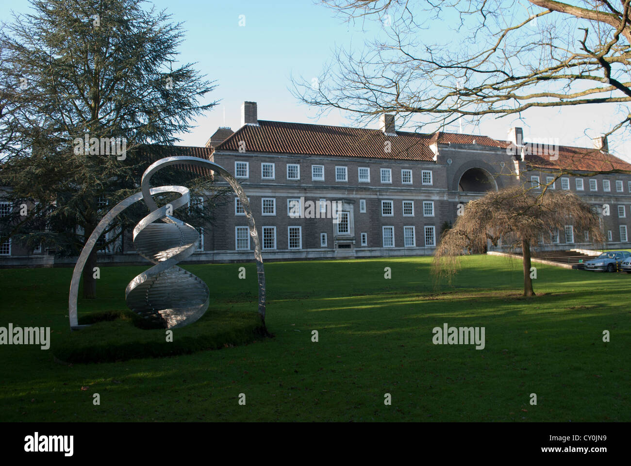 DNA Double Helix sculpture by Charles Jencks in Clare College Memorial Court Stock Photo