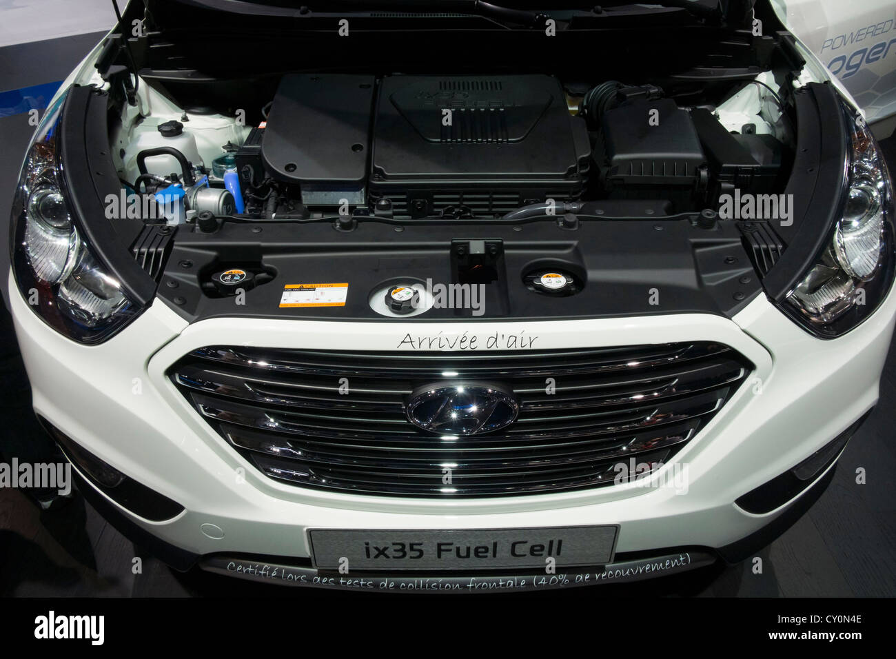 detail-of-cut-away-of-hydrogen-fuel-cell-concept-hyundai-ix35-car-at