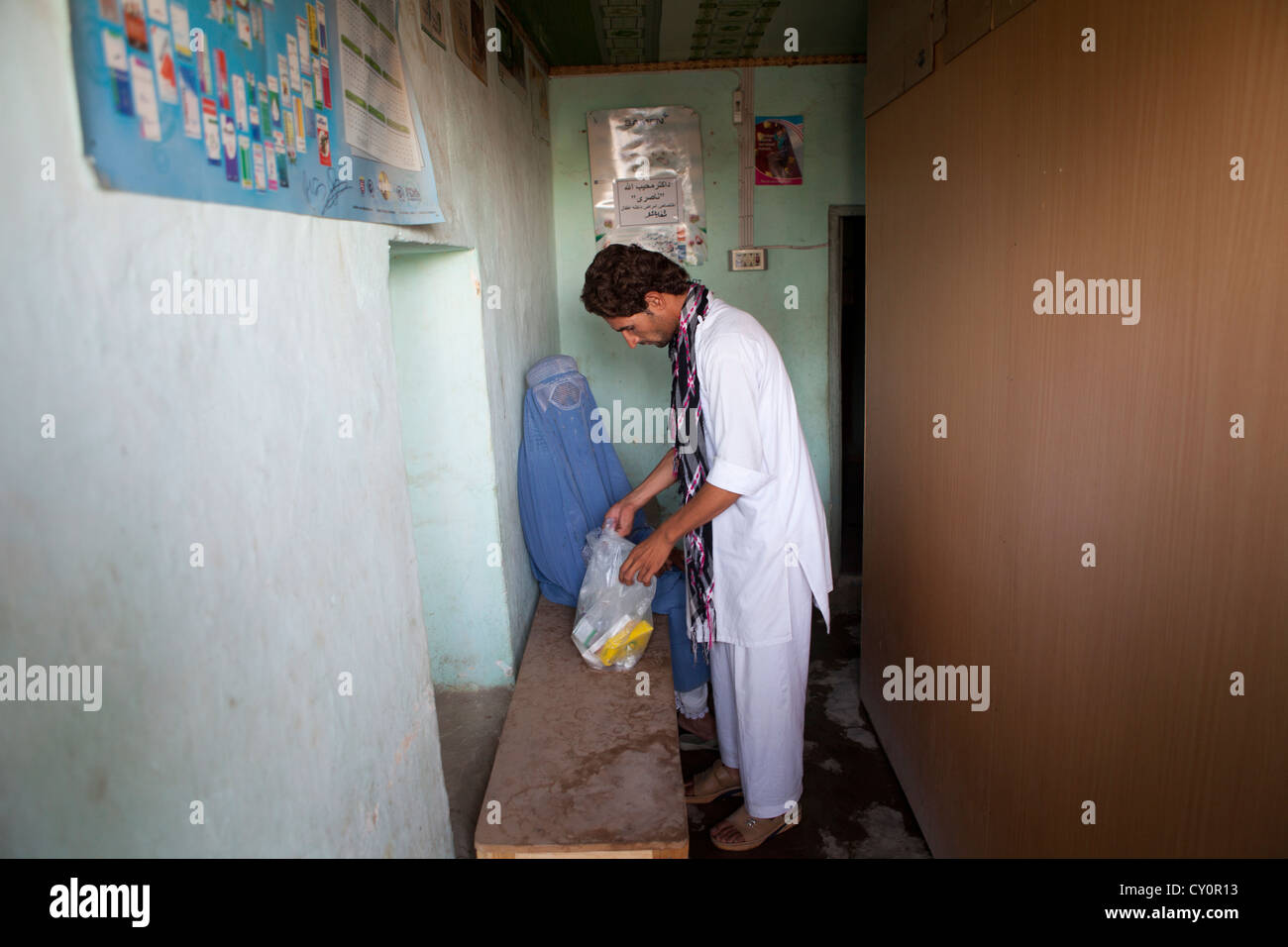 clinic at the Kunduz bazaar, Afghanistan Stock Photo