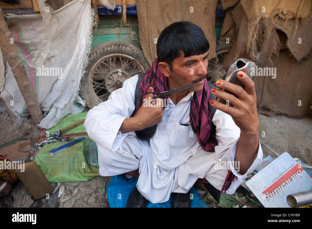 barber in downtown Kunduz city, Afghanistan Stock Photo