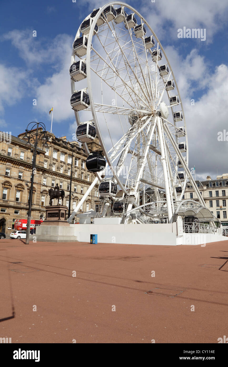 George Square with a temporary R40 Observation Wheel in Glasgow city centre, Scotland, UK Stock Photo