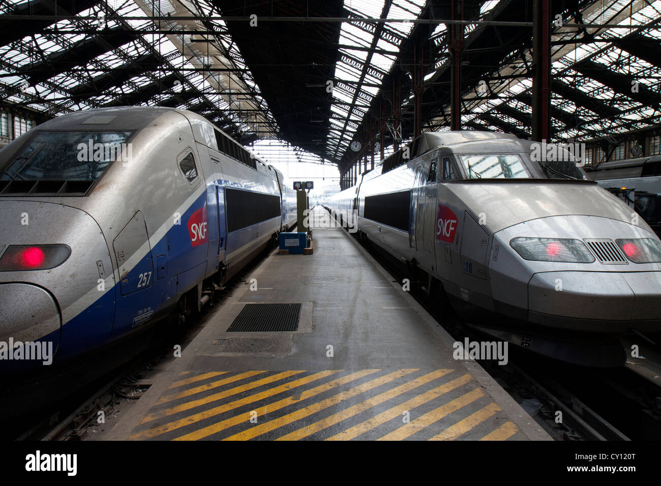 paris-gare-montparnasse-train-station-bonjourlafrance-helpful