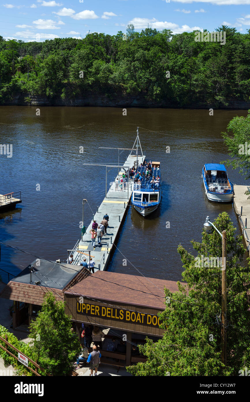 Tour boat at the Upper Dells Boat Dock in the popular resort of Wisconsin Dells, Wisconsin, USA Stock Photo