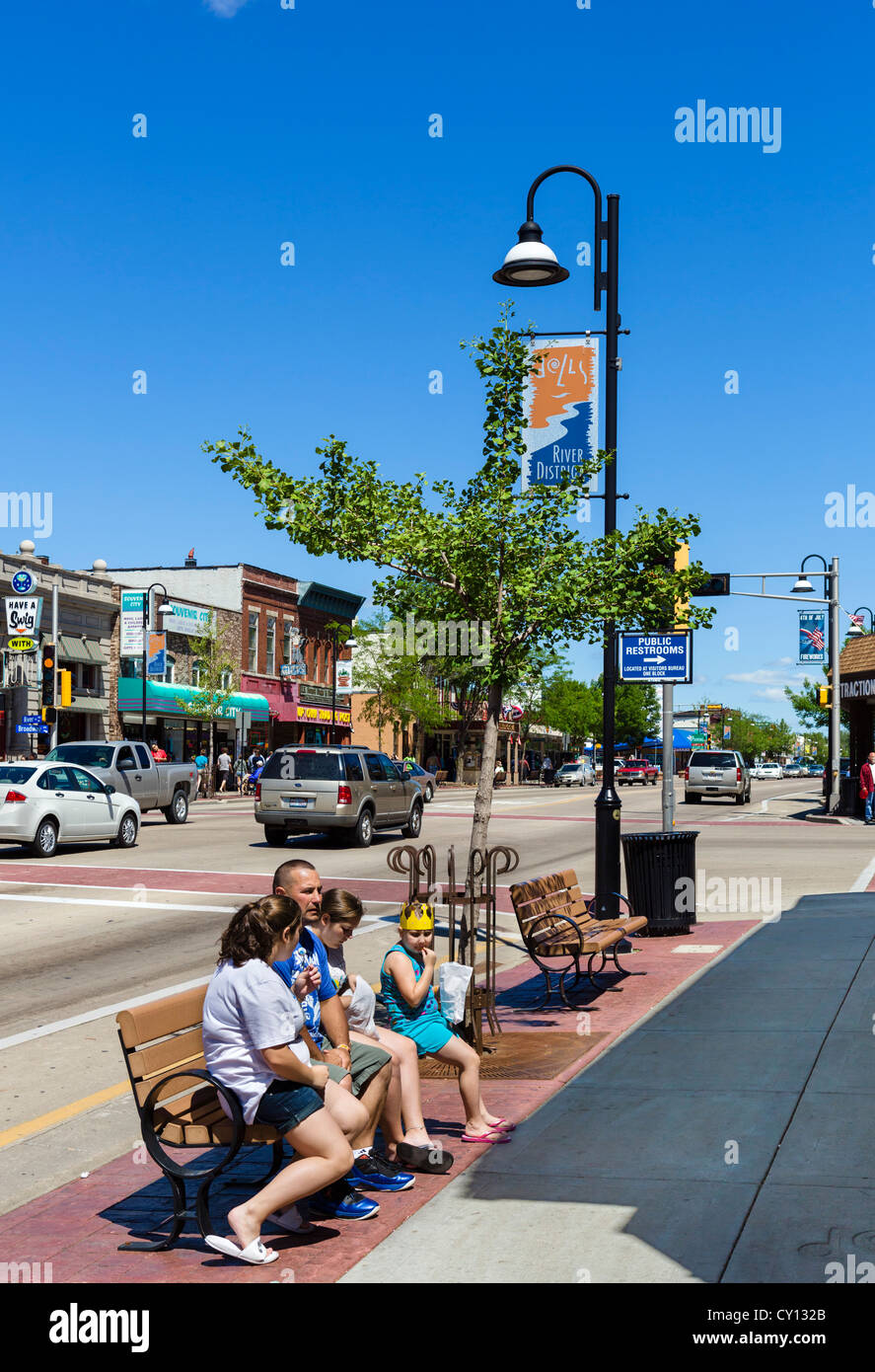 Family sitting on a bench on Broadway (Main Street) in the popular resort of Wisconsin Dells, Wisconsin, USA Stock Photo
