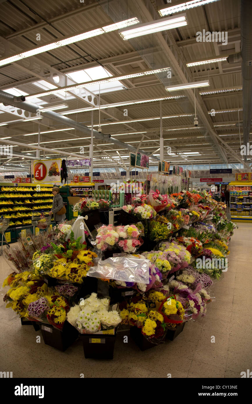Cut Flowers in a Tesco Supermarket Stock Photo Alamy