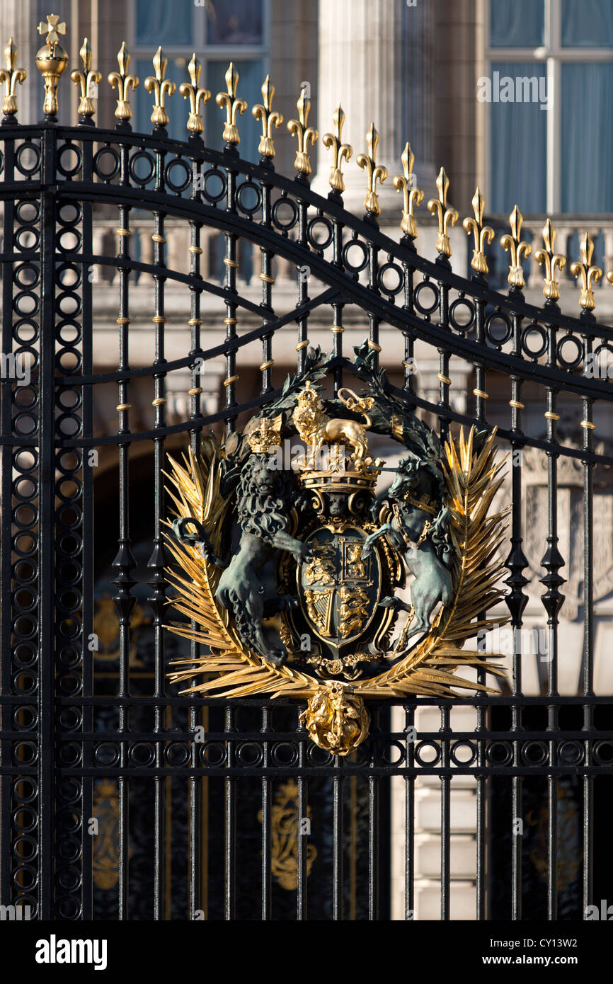 Gates at Buckingham Palace the official London residence of the British monarch, The Mall, London, England, UK. Stock Photo