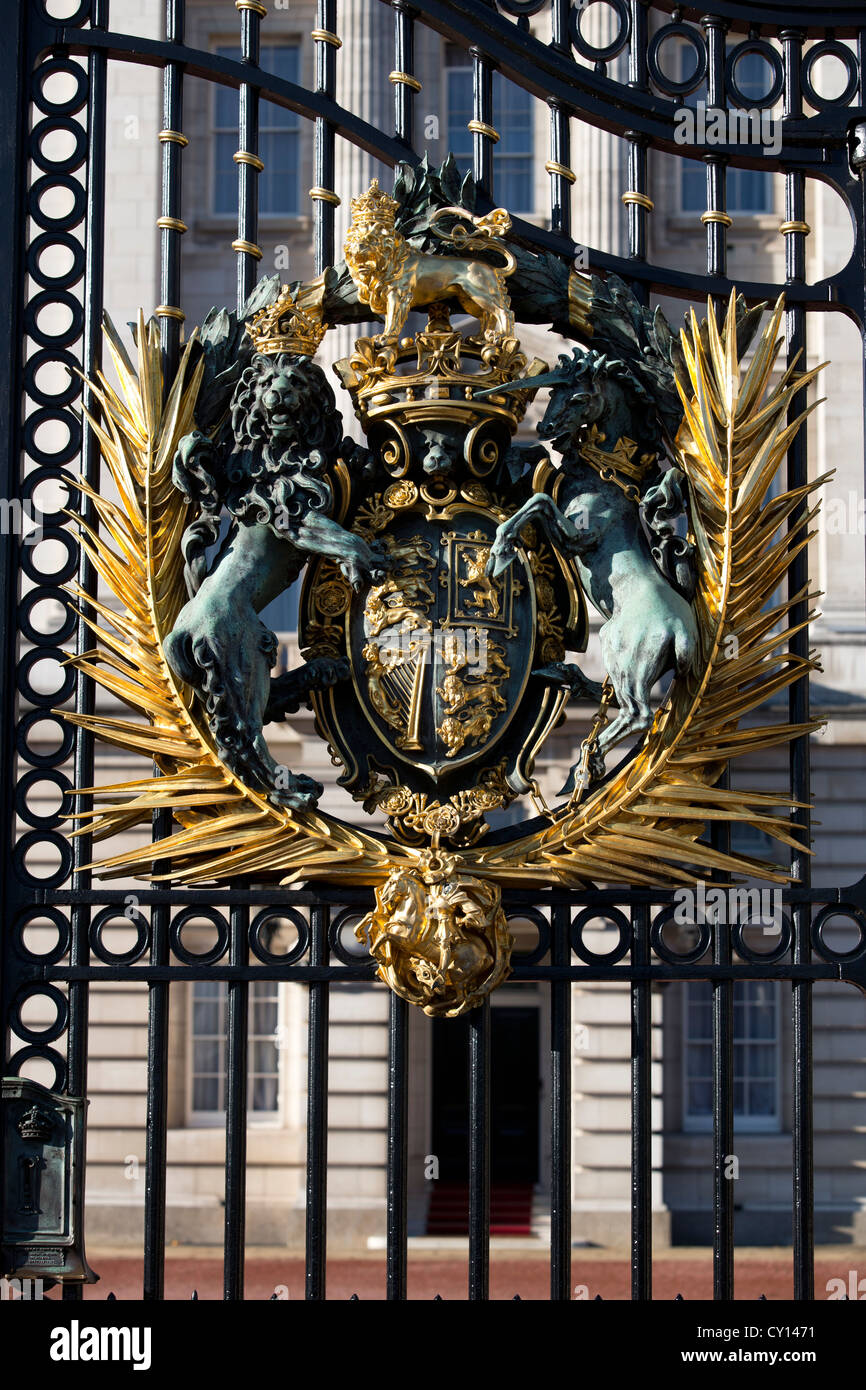 Gates at Buckingham Palace the official London residence of the British monarch, The Mall, London, England, UK. Stock Photo
