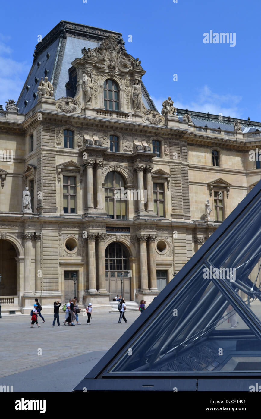 Louvre museum and art gallery hi-res stock photography and images - Alamy