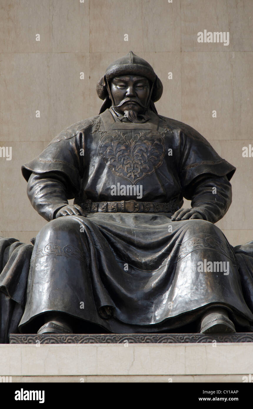 Statue of Chinggis Khan in front of Mongolian Parliament building, Sükhbaatar Square, Ulaan Bataar, Mongolia Stock Photo