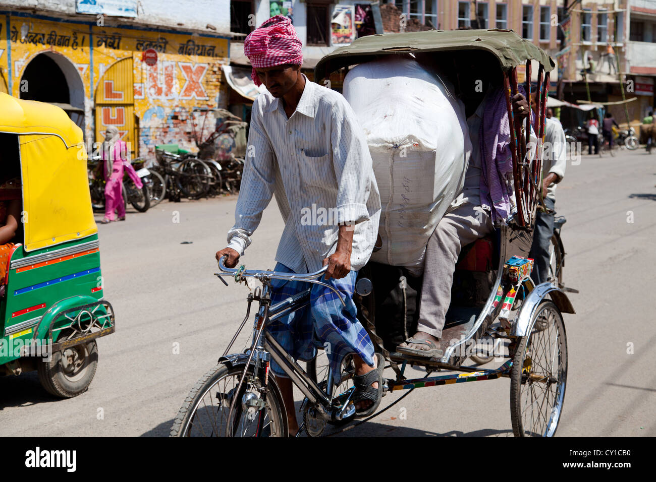 Imdad Rickshaw Rickshaw driver in varanasi india hi-res stock photography and images ...