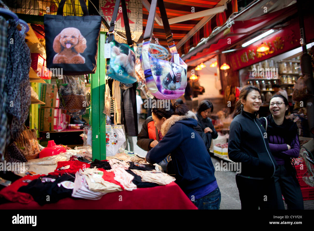 clothes market in Hongkong Stock Photo Alamy