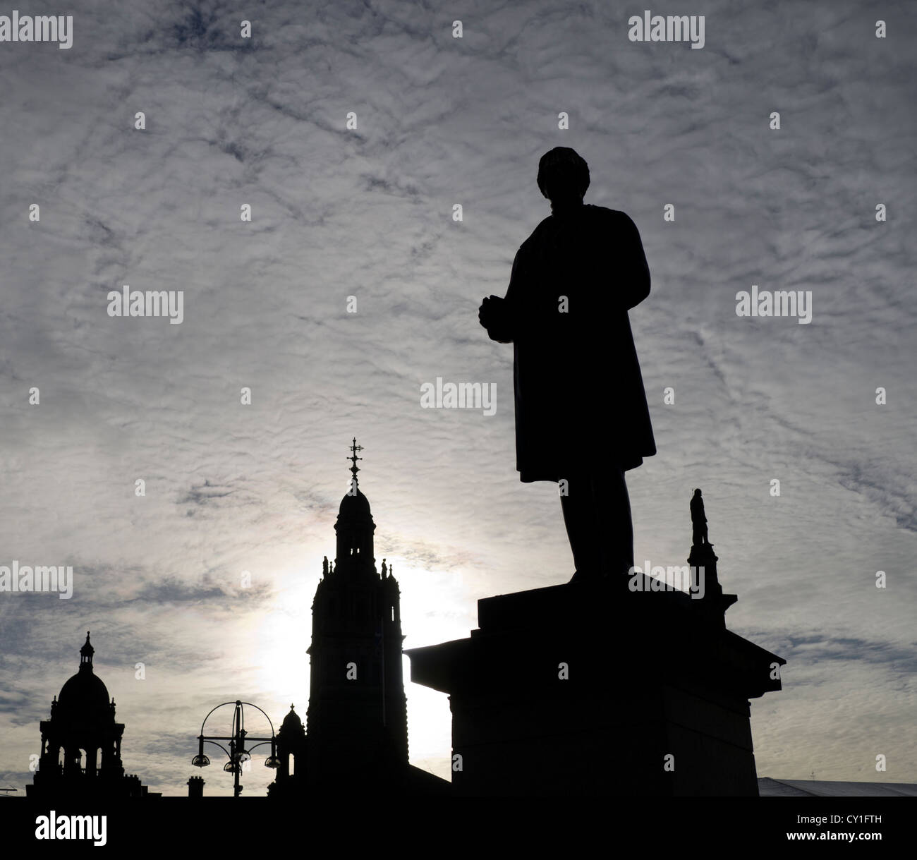 Silhouette of the statue of Prime Minister Robert Peel with City Chambers behind, George Square, Glasgow, Scotland Stock Photo