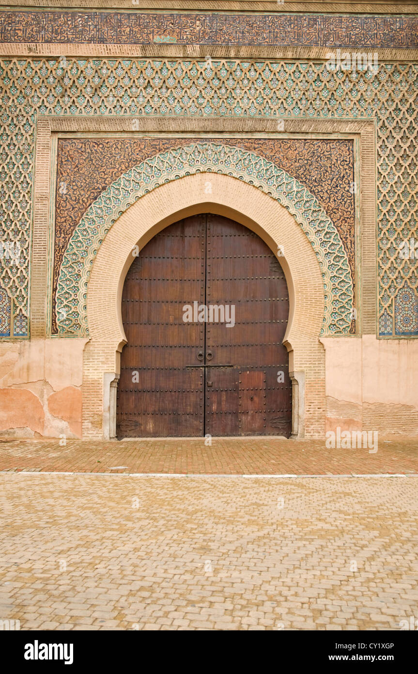 NORTH AFRICA MOROCCO Meknes Bab el-Mansour 17th century entrance gate to the city Stock Photo