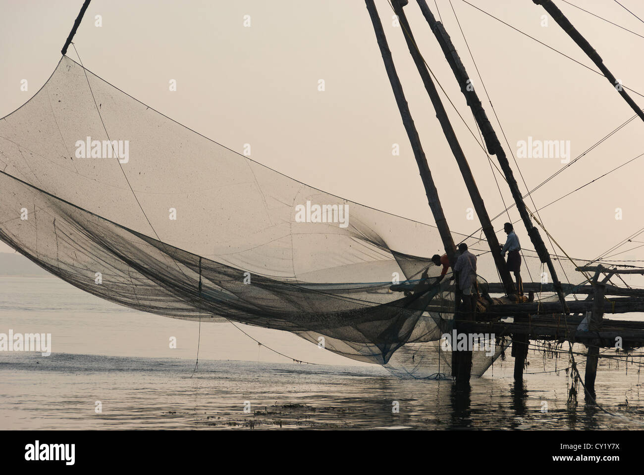 Elk2013575 India, Kerala, Kochi, Chinese fishing nets Stock Photo Alamy