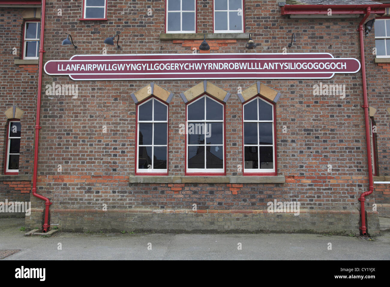 Llanfairpwllgwyngyllgogerychwyrndrobwllllantysiliogogogoch hires stock